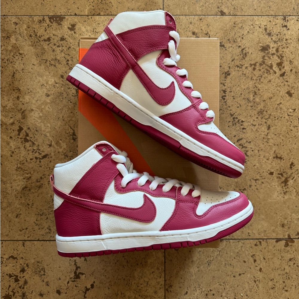 Nike SB Dunk Hi Sweet Beet / Size 8.5 BRAND NEW